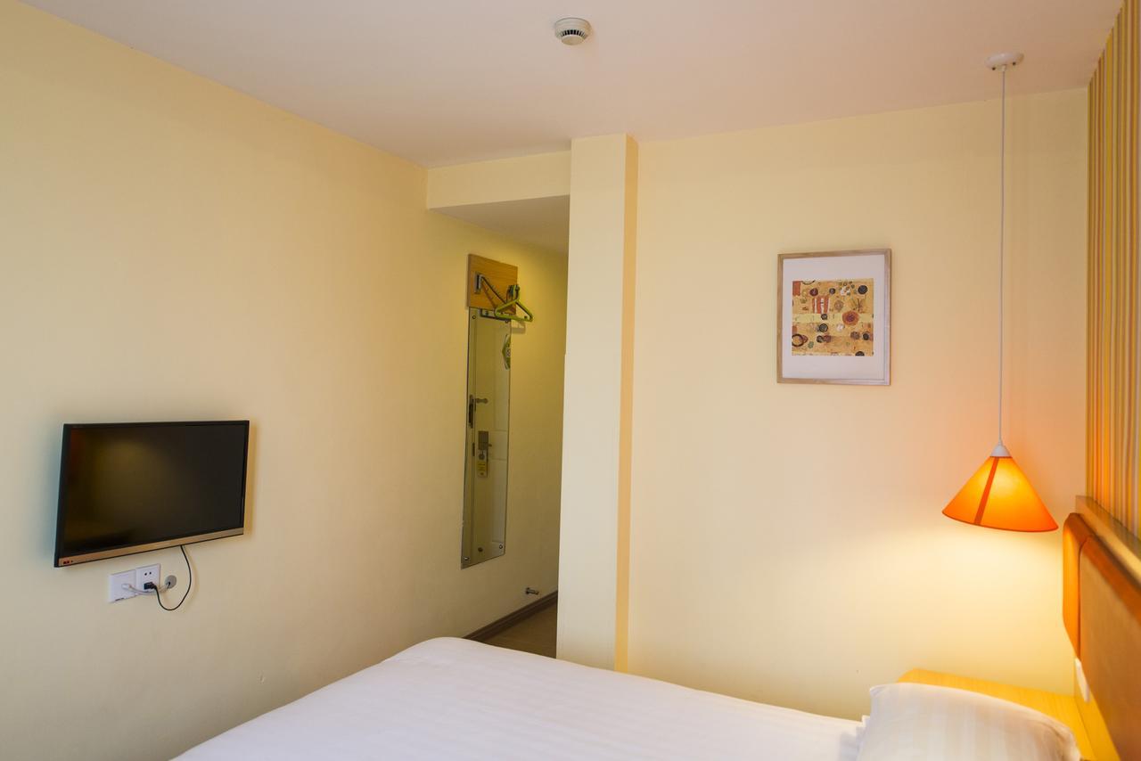Home Inn Chengdu Kuanzhai Alley New City Square מראה חיצוני תמונה